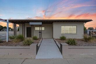 1192 N White Ave, Pomona, CA à louer Photo de l’immeuble– Image 1 sur 37