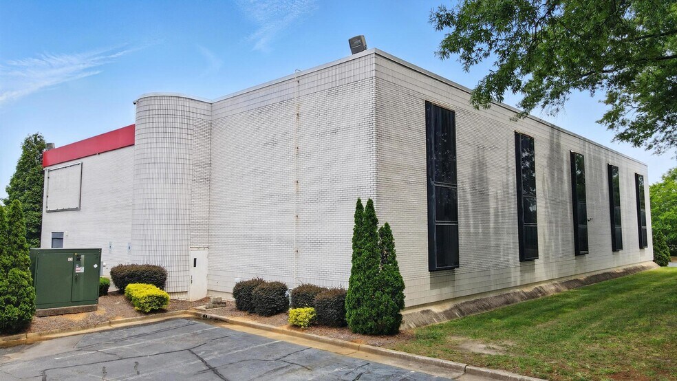 8030 Arrowridge Blvd, Charlotte, NC à vendre - Photo de l’immeuble – Image 3 sur 51