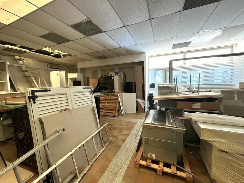 Industriel/Logistique dans Nice à vendre - Photo de l’immeuble – Image 2 sur 8