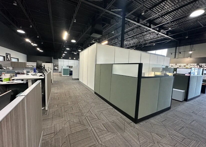 3063 Breton Rd SE, Grand Rapids, MI à louer - Photo de l’immeuble – Image 2 sur 6