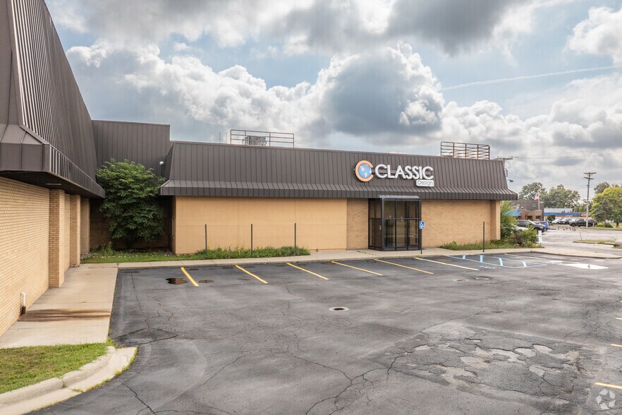 2400 Stephenson Hwy, Troy, MI à vendre - Photo de l’immeuble – Image 3 sur 5