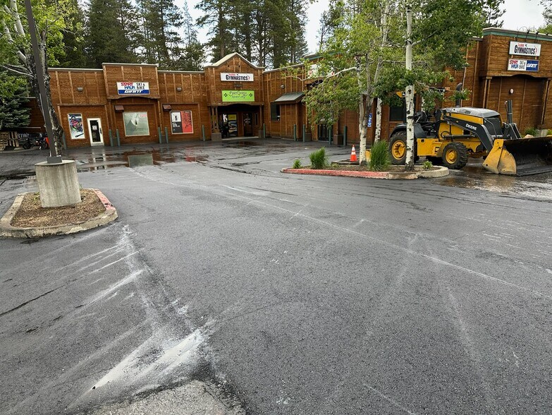 11448 Deerfield Dr, Truckee, CA à louer - Photo de l’immeuble – Image 2 sur 9
