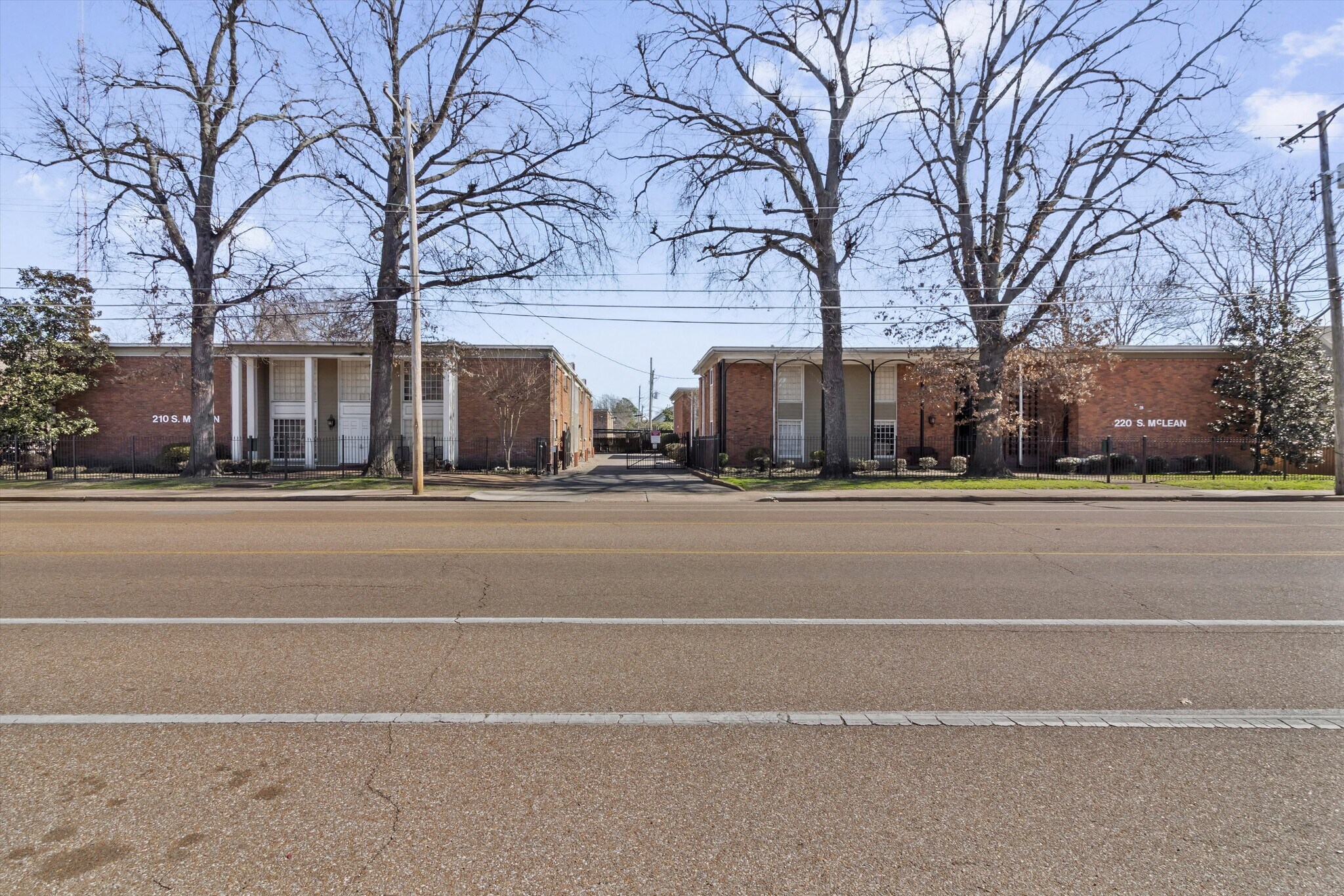 McLean Condos Package-7 out of 24 units portefeuille de 2 biens à vendre sur LoopNet.fr Photo principale– Image 1 sur 40