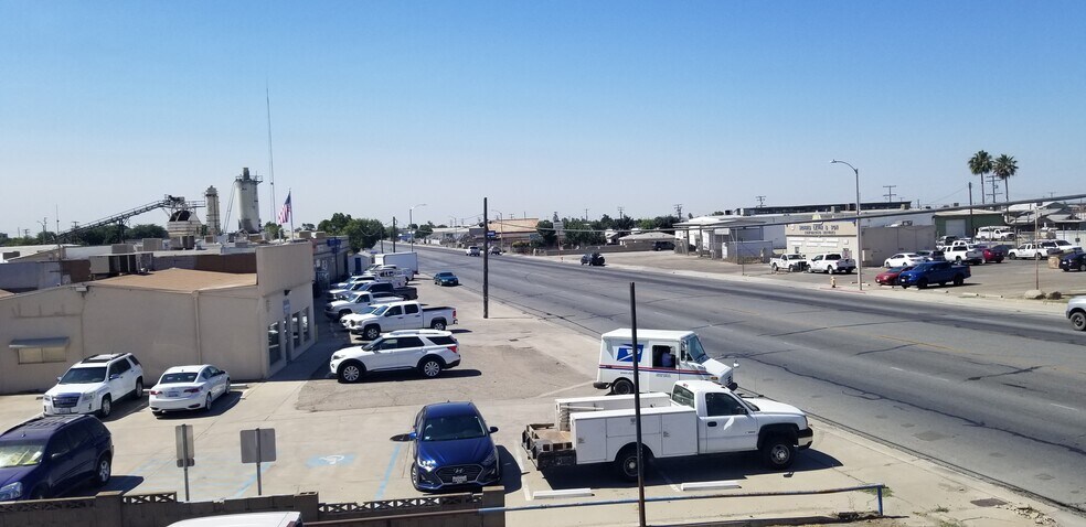 1700 S K St, Tulare, CA à louer - Photo de l’immeuble – Image 3 sur 23