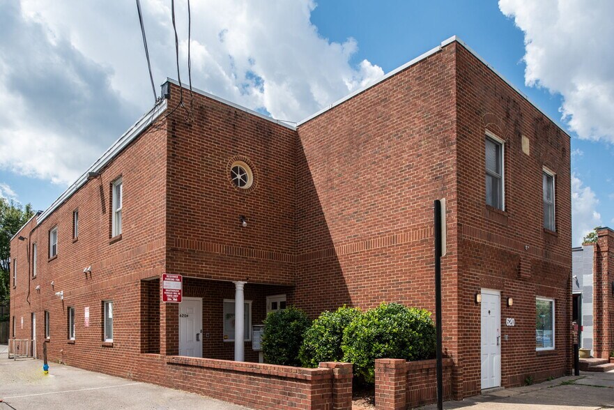620 Kenmore Ave, Fredericksburg, VA à louer - Photo de l’immeuble – Image 1 sur 14