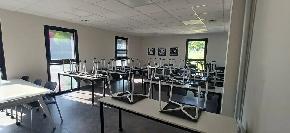 Bureau dans BRETTEVILLE-SUR-ODON à louer - Photo de l’immeuble – Image 2 sur 11