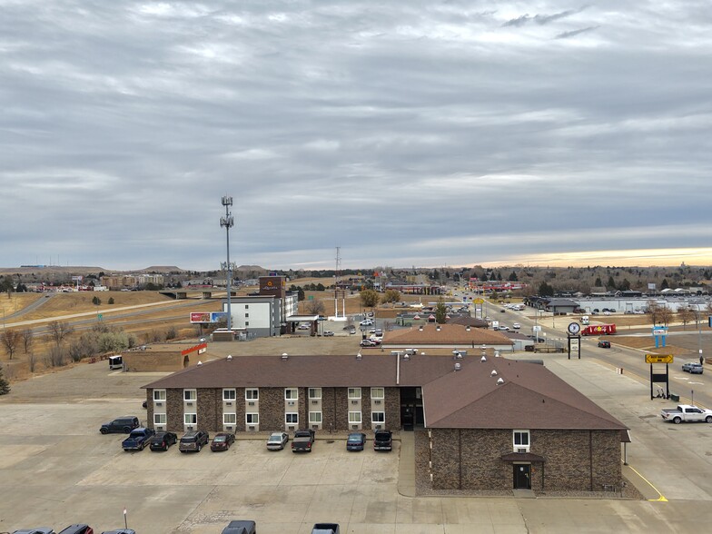 642 12th St W, Dickinson, ND à vendre - Photo de l’immeuble – Image 3 sur 7
