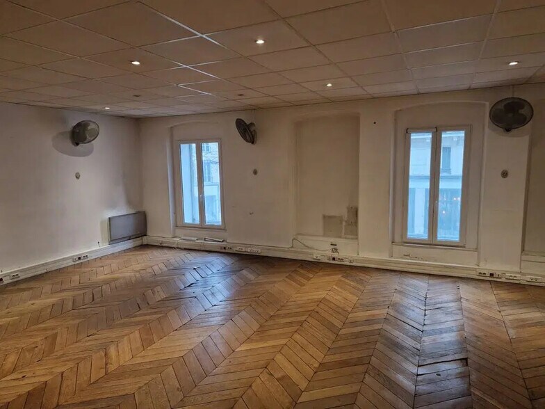 Bureau dans Paris à louer - Photo de l’immeuble – Image 2 sur 7