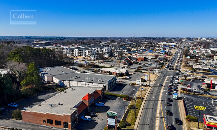 1616 Woodruff Rd, Greenville, SC à louer - Photo de l’immeuble – Image 3 sur 12