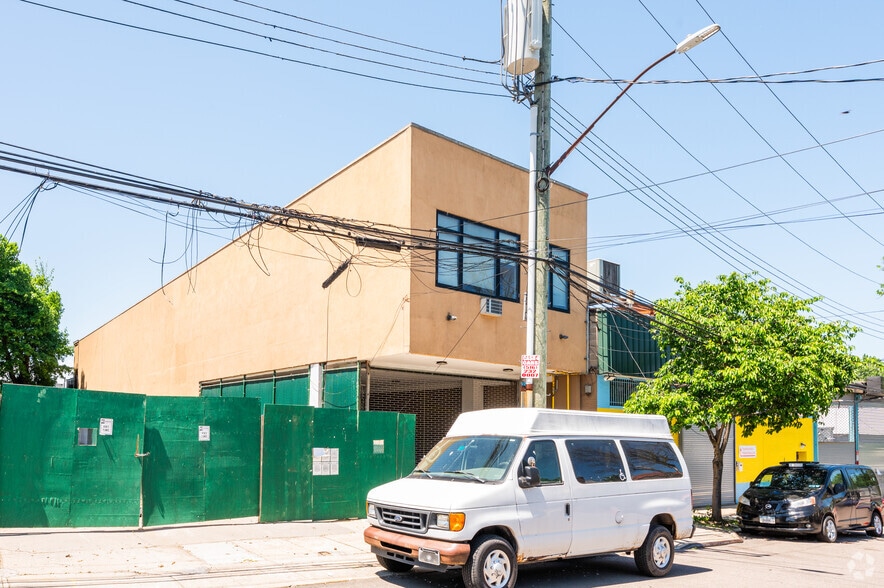 132nd Place, College Point, NY à louer - Photo principale – Image 3 sur 3