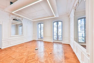 15-17 Rue De Bucarest, Paris à vendre Photo intérieure– Image 2 sur 4