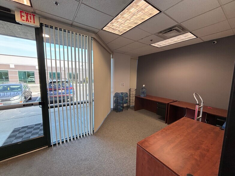 10215 W Emerald St, Boise, ID à louer - Photo de l’immeuble – Image 2 sur 8