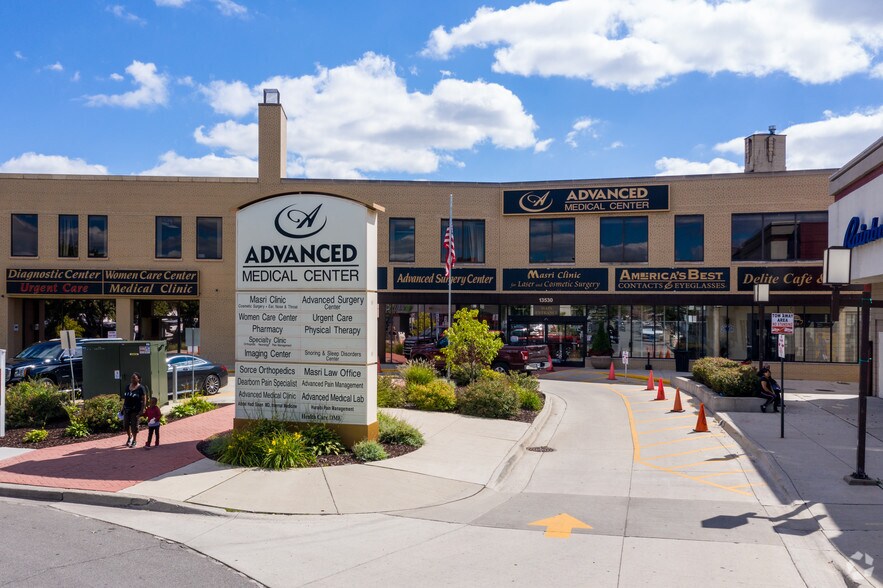 13530 Michigan Ave, Dearborn, MI à louer - Photo de l’immeuble – Image 2 sur 9