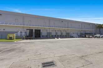 14370 Commerce Way, Miami Lakes, FL à louer Photo intérieure– Image 2 sur 4