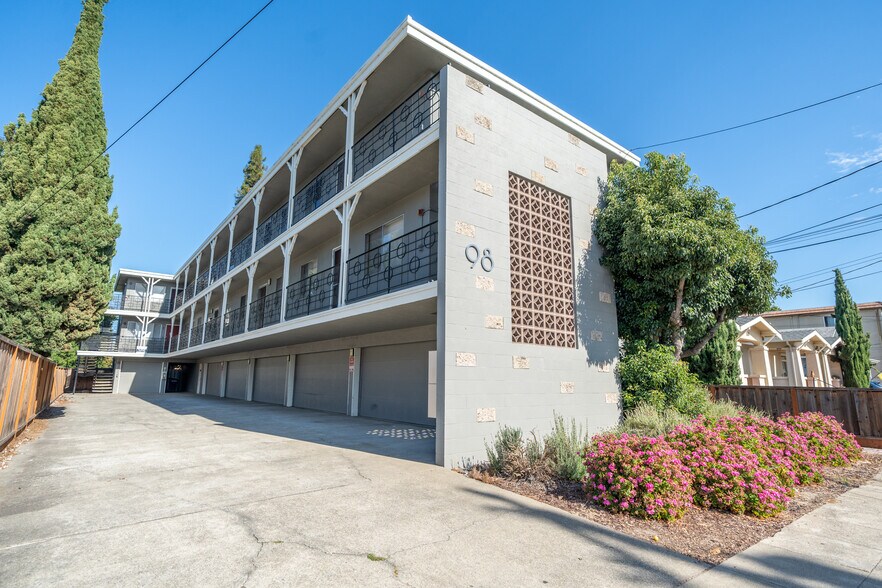 98 Dutton Ave, San Leandro, CA à vendre - Photo de l’immeuble – Image 2 sur 24