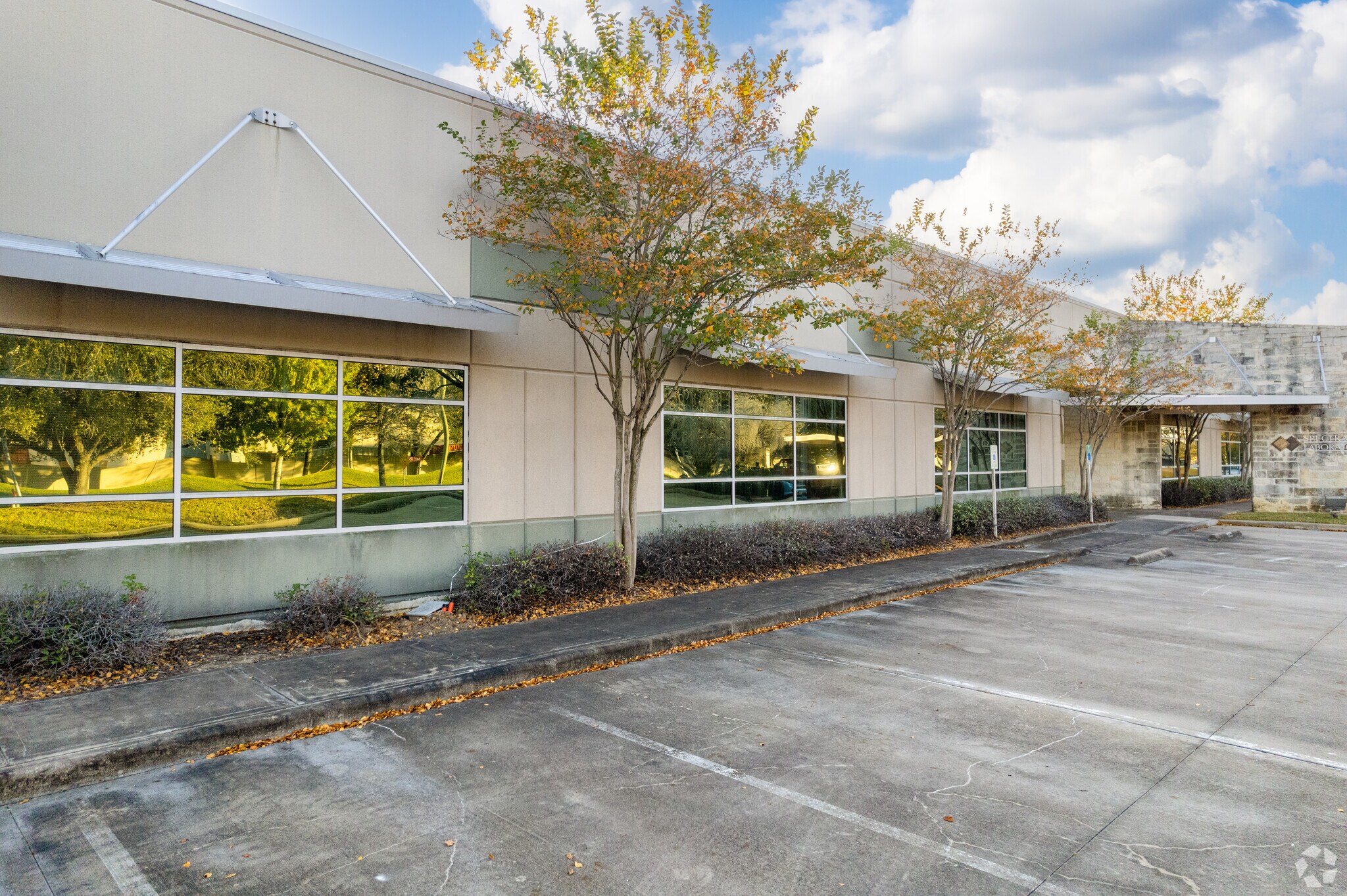 10401 Town Park Dr, Houston, TX à vendre Photo de l’immeuble– Image 1 sur 27
