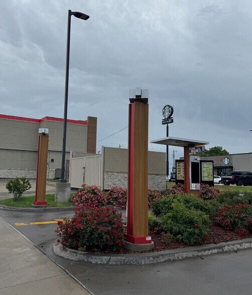 2212 S 4th St, Chickasha, OK à vendre - Photo de l’immeuble – Image 2 sur 9