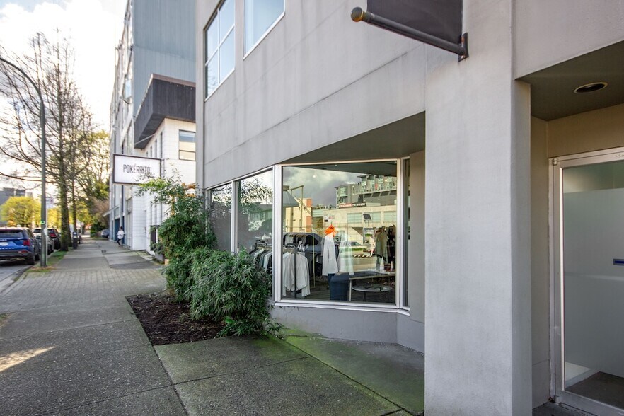 386-390 W 8th Ave, Vancouver, BC à louer - Photo de l’immeuble – Image 2 sur 3