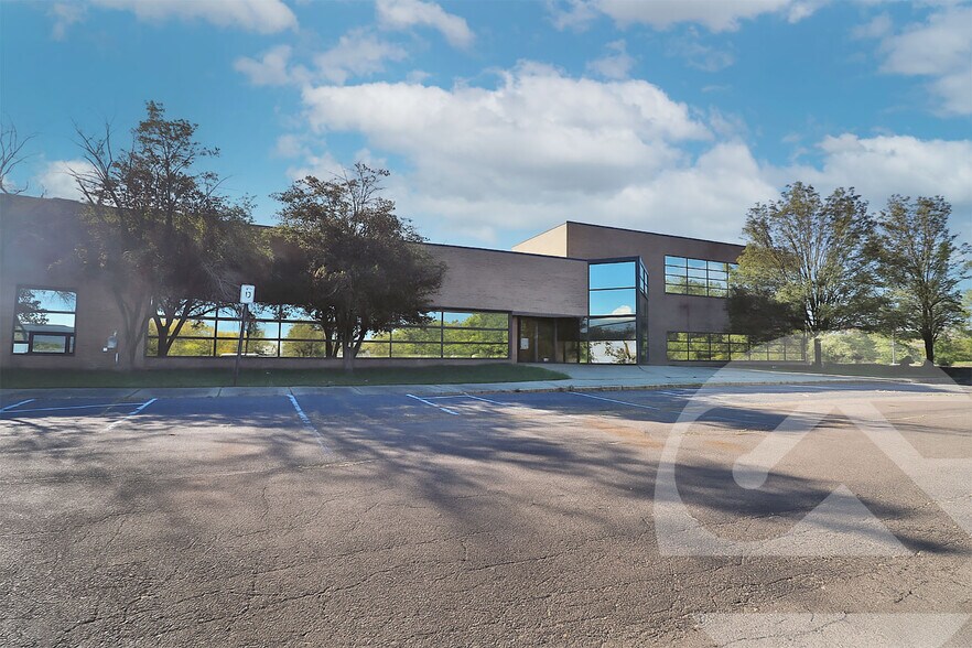 5225 Auto Club Dr, Dearborn, MI à vendre - Photo principale – Image 2 sur 28