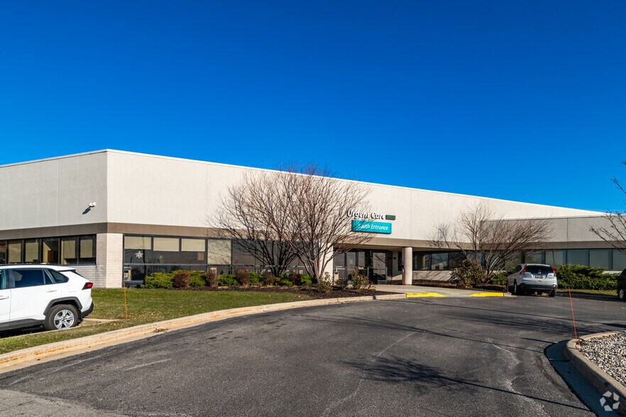 2000 E Layton Ave, Milwaukee, WI à louer - Photo de l’immeuble – Image 3 sur 4