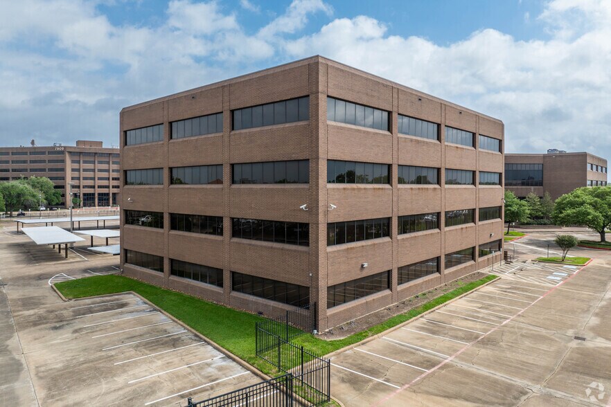 9724 Beechnut St, Houston, TX à vendre - Photo de l’immeuble – Image 3 sur 5