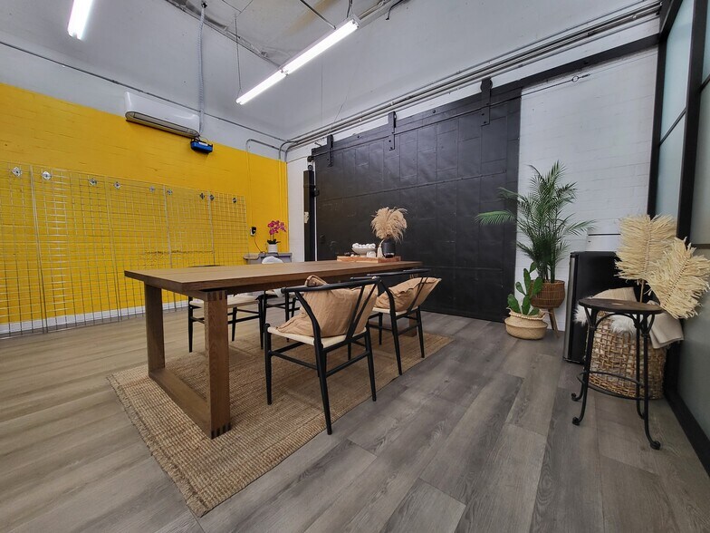 219 E 32nd St, Los Angeles, CA à louer - Photo de l’immeuble – Image 3 sur 10