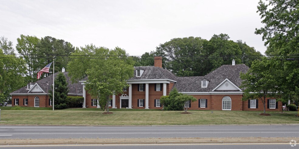 9030 Three Chopt Rd, Richmond, VA à louer - Photo principale – Image 1 sur 6