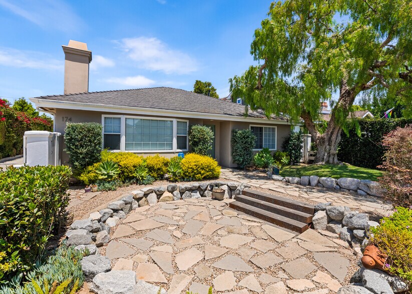 174 Flower St, Costa Mesa, CA à vendre - Photo de l’immeuble – Image 2 sur 10