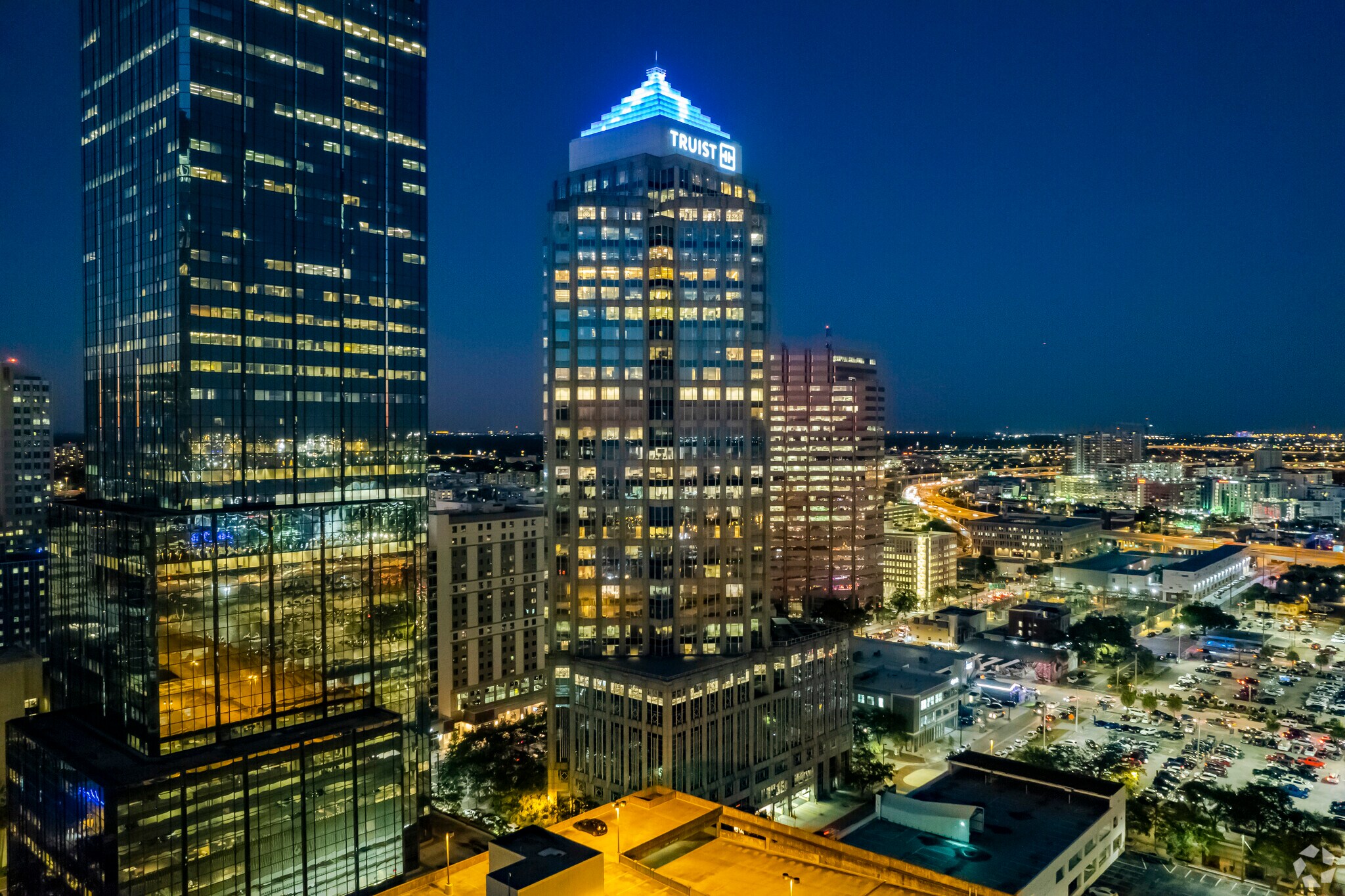 401 E Jackson St, Tampa, FL à louer Photo principale– Image 1 sur 25