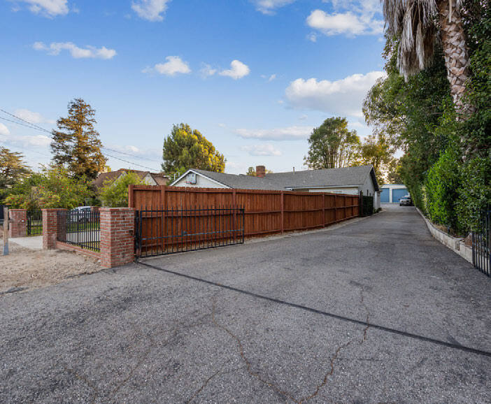 10547 Oklahoma Ave, Chatsworth, CA à vendre - Photo principale – Image 2 sur 17