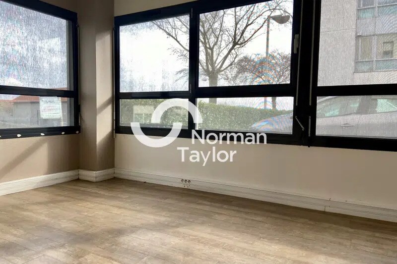 Bureau dans Limas à louer Photo intérieure– Image 1 sur 6