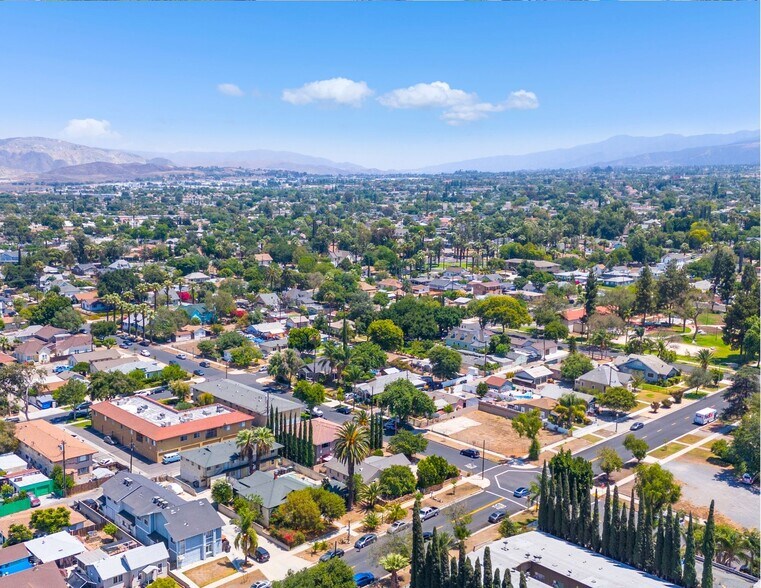 723 S Victoria Ave, Corona, CA à vendre - Photo de l’immeuble – Image 3 sur 39