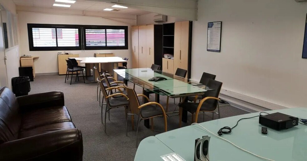 Local d’activités dans Pamiers à louer - Photo de l’immeuble – Image 3 sur 3