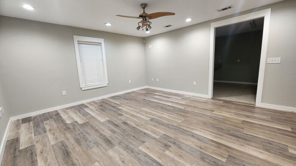 6730 Mobile Hwy, Pensacola, FL à louer - Photo de l’immeuble – Image 3 sur 8