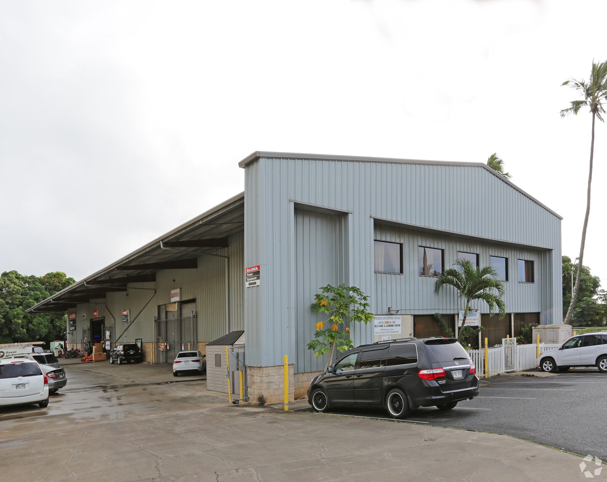 94-133 Pahu St, Waipahu, HI à louer Photo principale– Image 1 sur 14