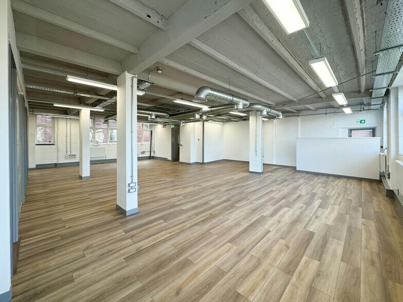 105-111 Euston St, Londres à louer - Photo de l’immeuble – Image 1 sur 15