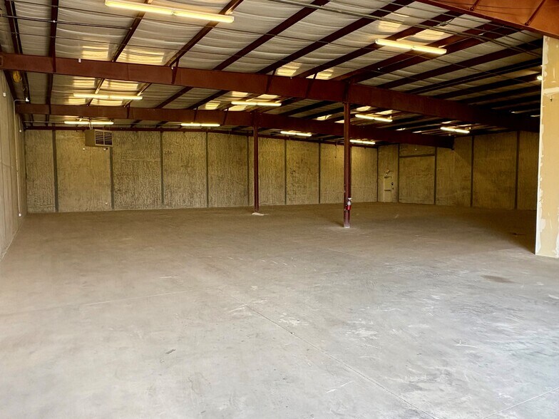 5117 NW 3rd St, Oklahoma City, OK à louer - Photo de l’immeuble – Image 3 sur 7