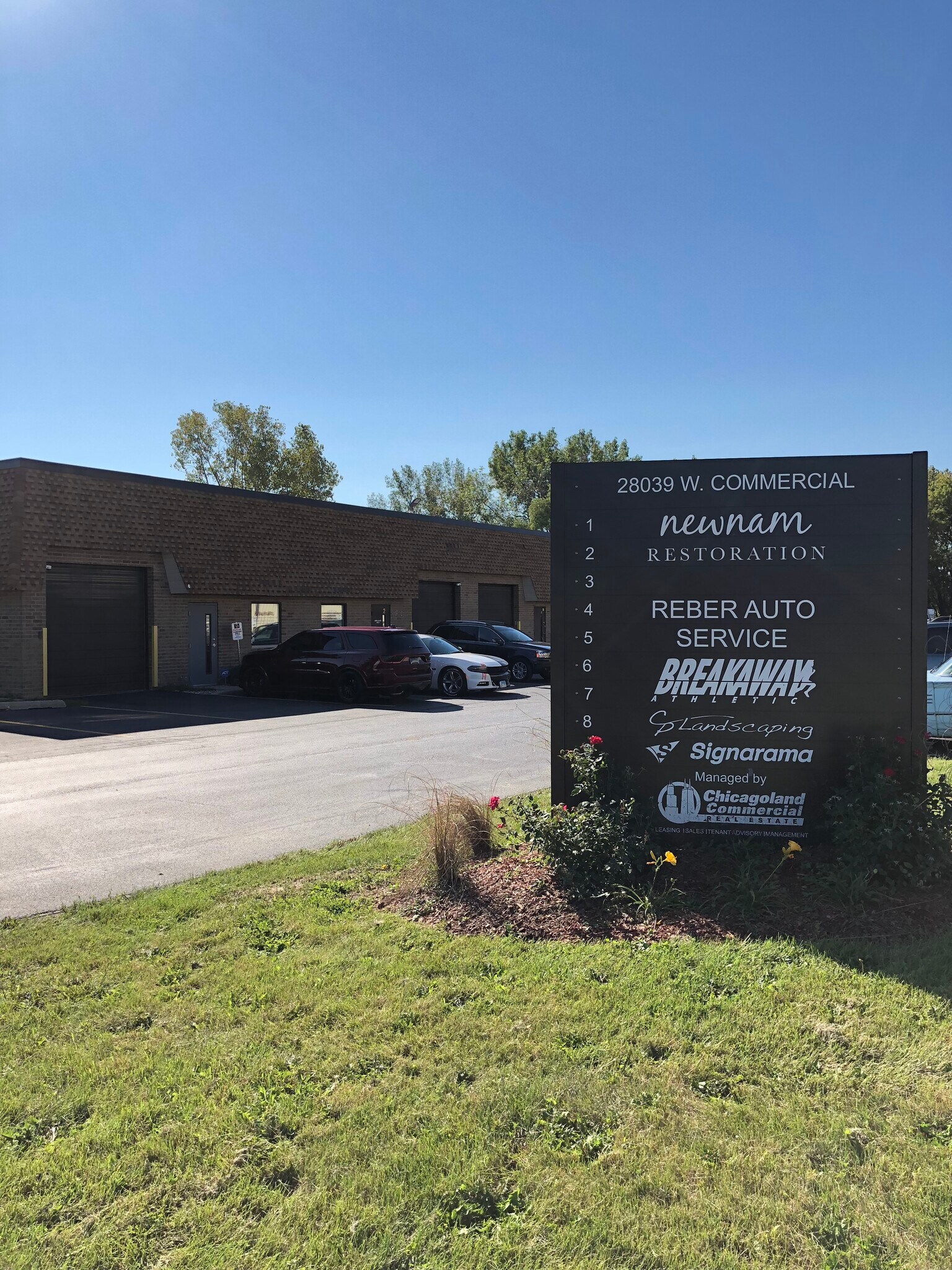 28039 W Commercial Ave, Lake Barrington, IL à louer Photo principale– Image 1 sur 17