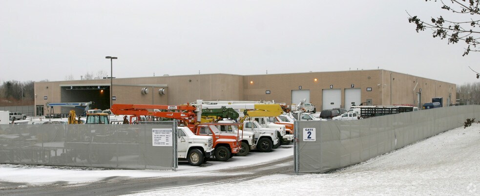 7509 Boone Ave N, Brooklyn Park, MN à louer - Photo de l’immeuble – Image 3 sur 8