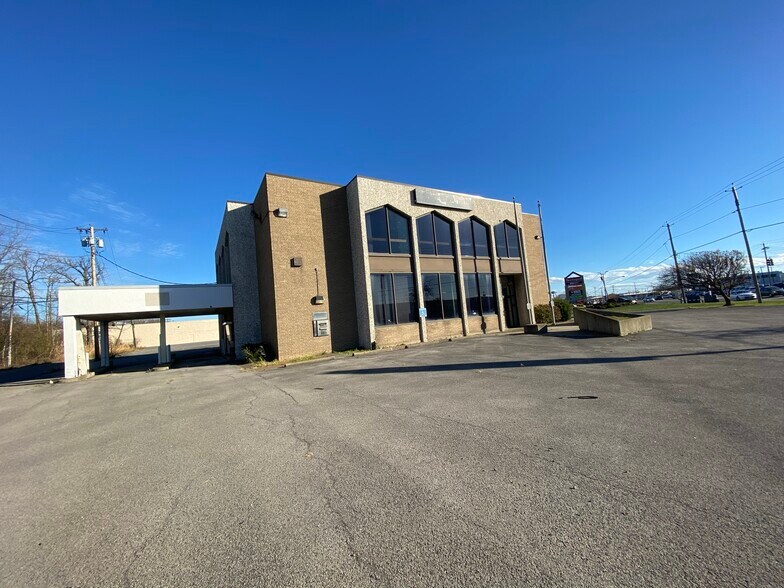 2443 Military Rd, Niagara Falls, NY à louer - Photo de l’immeuble – Image 2 sur 6