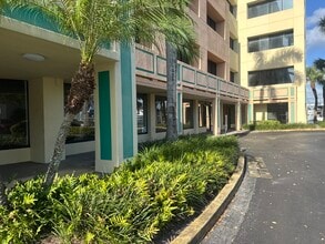 915 Middle River Dr, Fort Lauderdale, FL à louer Photo intérieure– Image 1 sur 7