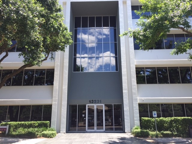 13231 Champion Forest Dr, Houston, TX à louer - Photo de l’immeuble – Image 3 sur 8