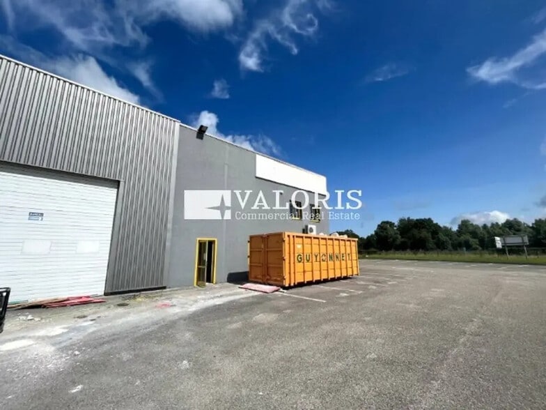 Local d’activités dans La Verpillière à louer - Photo de l’immeuble – Image 2 sur 6