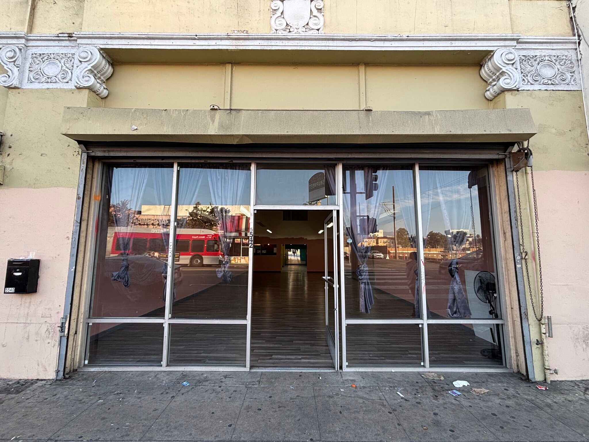 5536-5542 Santa Monica Blvd, Los Angeles, CA à louer Photo de l’immeuble– Image 1 sur 17