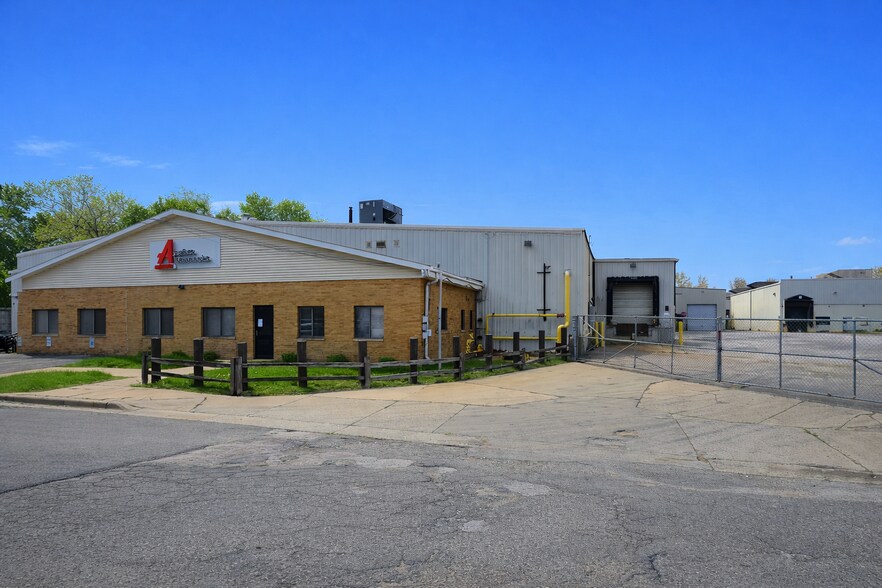 1801 Bassett St, Lansing, MI à vendre - Photo de l’immeuble – Image 2 sur 9