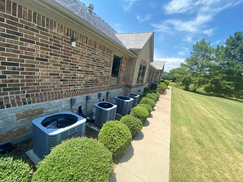 1050 W Campbell Rd, Richardson, TX à vendre - Photo de l’immeuble – Image 2 sur 26