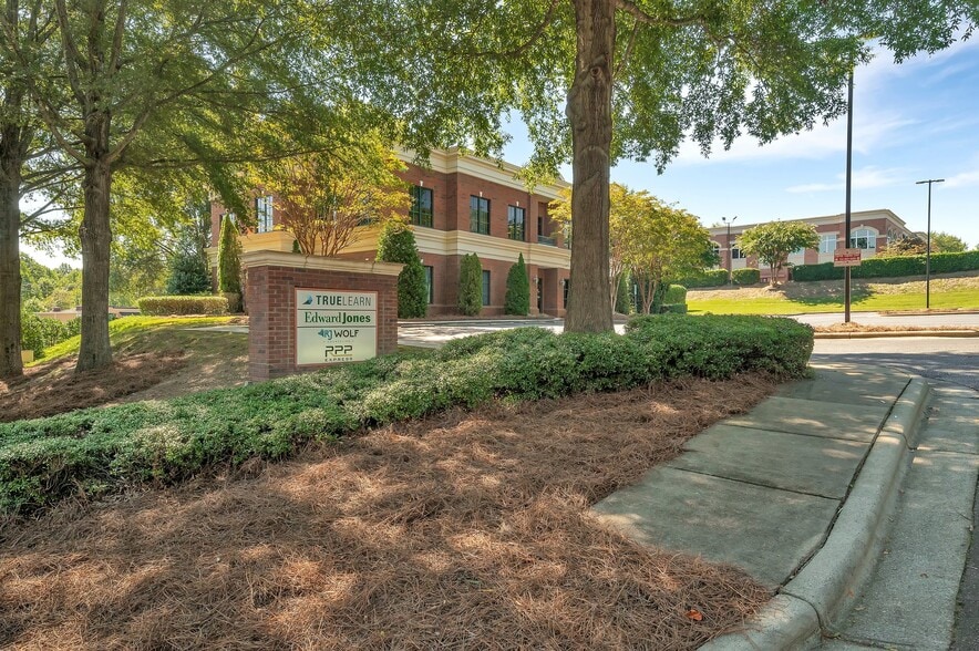 109 Professional Park Dr, Mooresville, NC à louer - Photo de l’immeuble – Image 3 sur 14