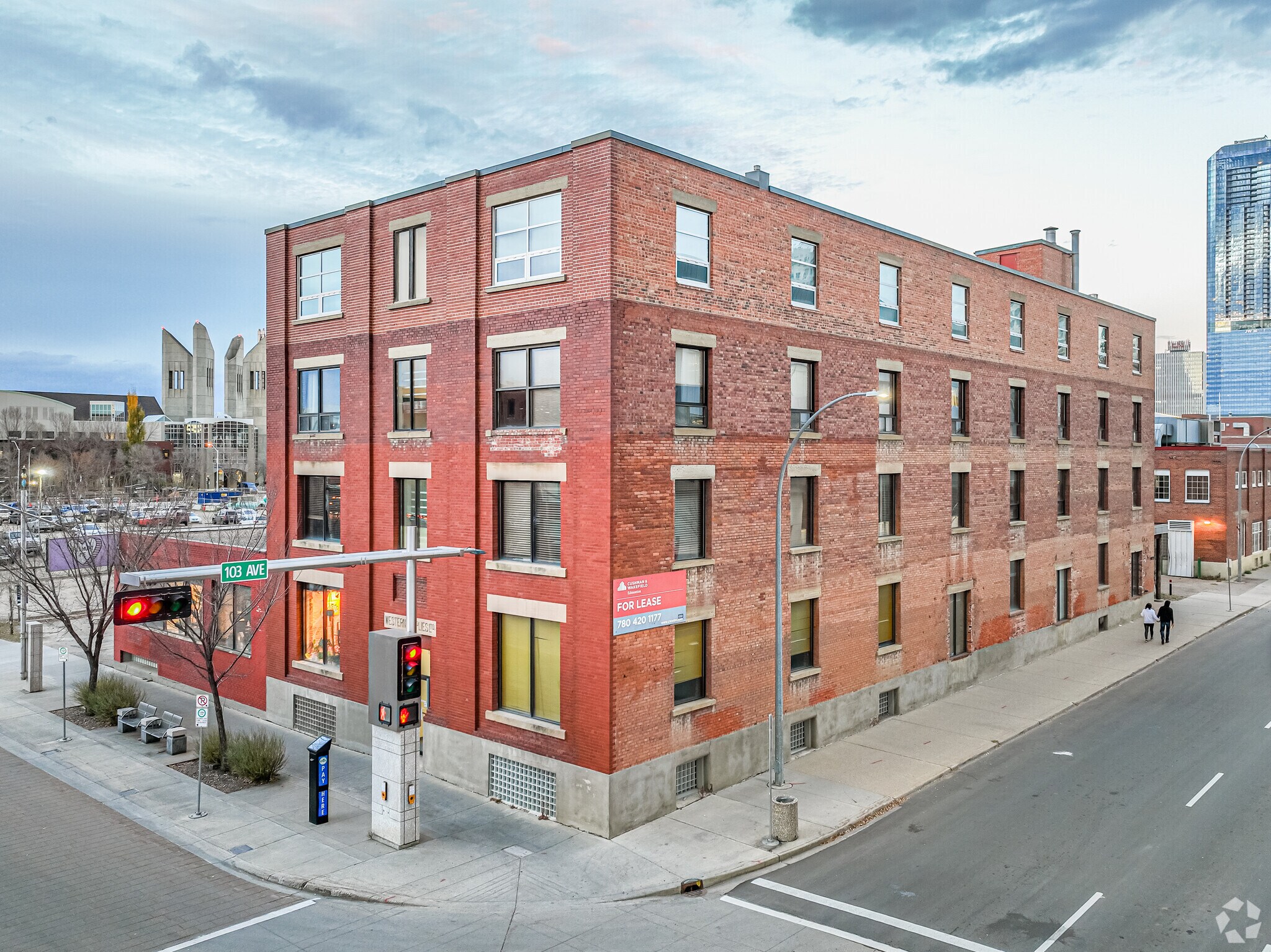 10722 103rd Ave, Edmonton, AB à louer Photo principale– Image 1 sur 5