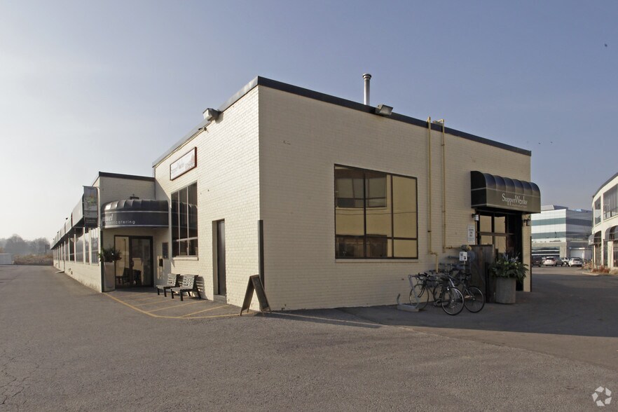 105 Vanderhoof Ave, Toronto, ON à louer - Photo de l’immeuble – Image 2 sur 3