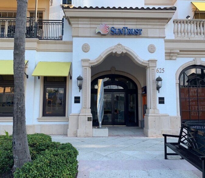 625 5th Ave S, Naples, FL à louer - Photo de l’immeuble – Image 3 sur 8